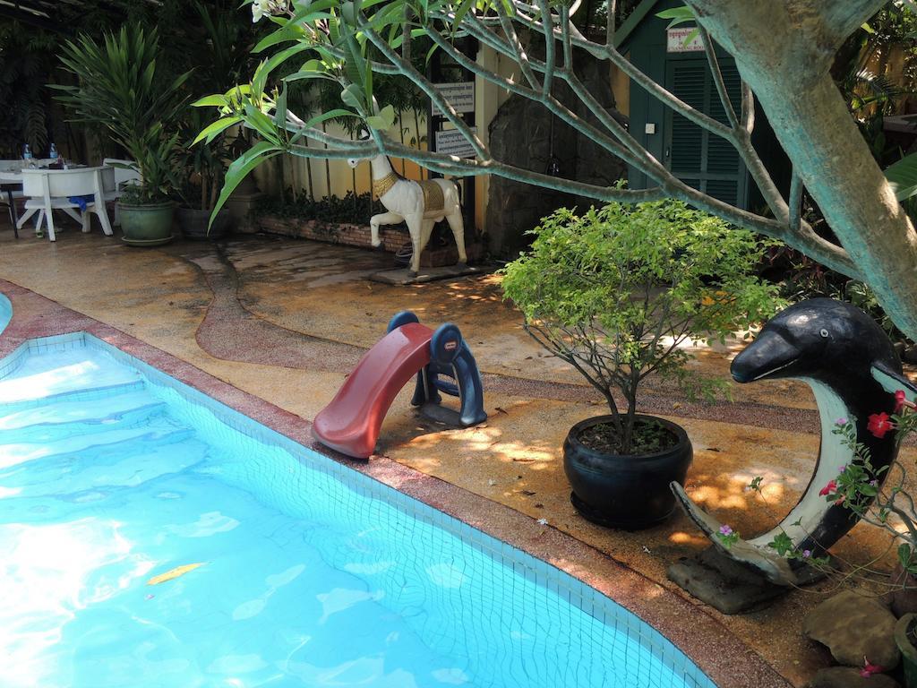 Elephant Blanc Phnom Penh Exterior foto